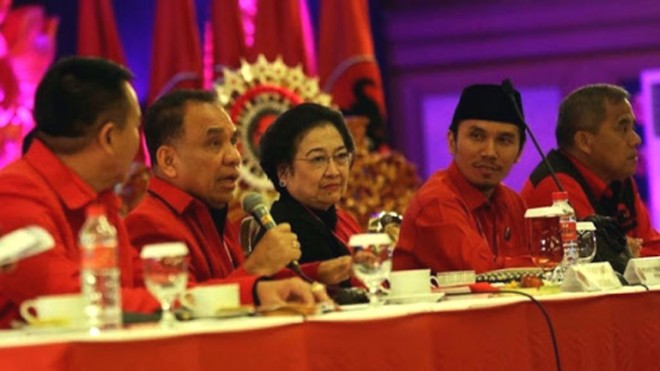 Edi Purwanto bersama Megawati dan pengurus PDI Perjuangan lainnya saat berlangsung kongres di Bali beberapa waktu lalu. 